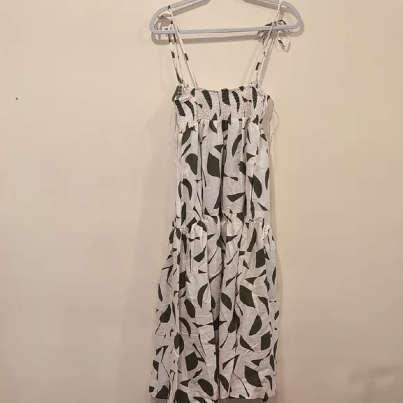 Astr Green and White Sleeveless Midi Sundress - Picture 8 of 8